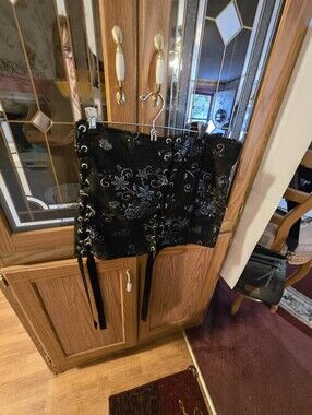 Black Floral Lace-bustier